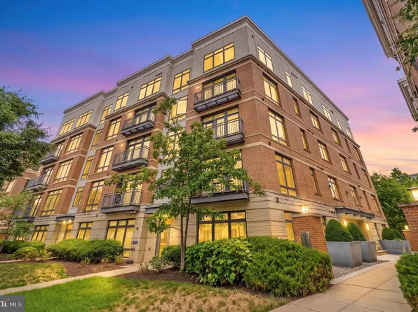 915 N Patrick St APT 401, Alexandria, VA 22314