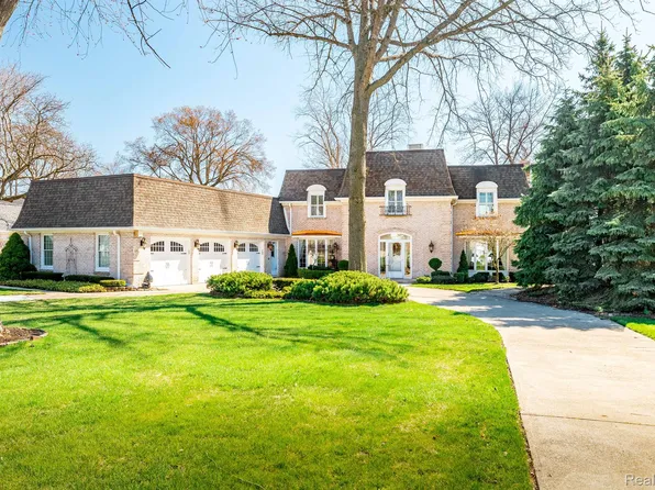 18099 Parke Ln, Grosse Ile, MI 48138