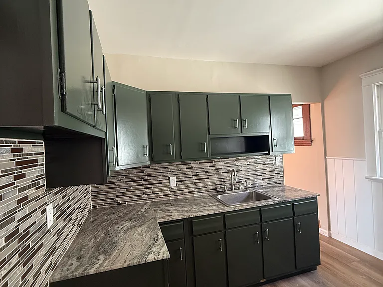 629 Parkside Ave — Photo 5