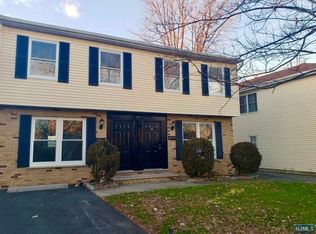 39 Hope St, Lodi, NJ 07644
