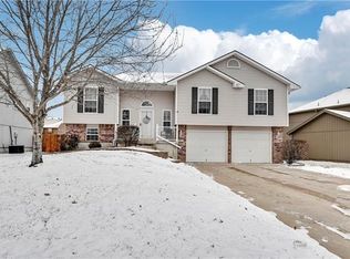 1217 SE Scenic Dr, Blue Springs, MO 64014