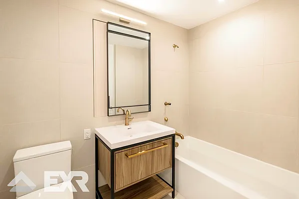 Rented by EXR | media 9