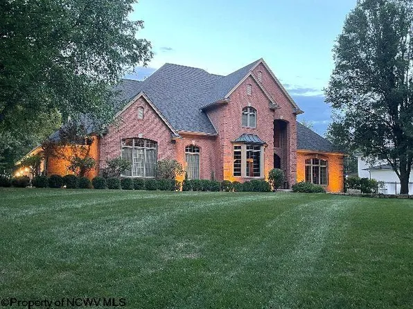 19 Westgate Dr, Morgantown, WV 26508