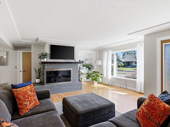 4th image of 2115 NE 136th Ave