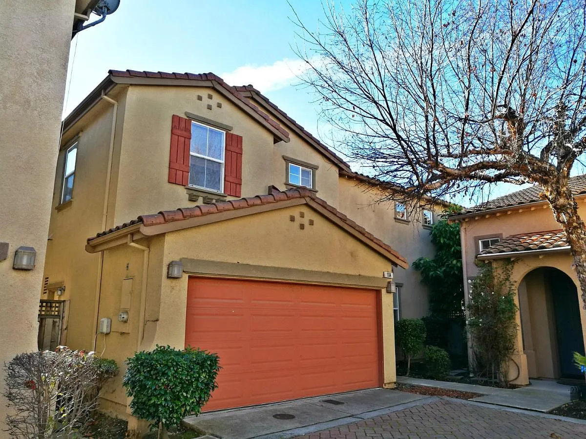104 Capistrano Ct photo 1