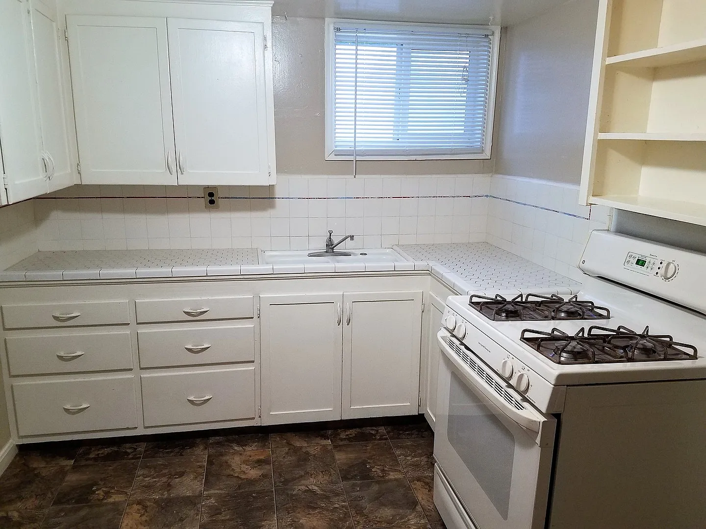 218 S Lakeview Dr — Photo 4