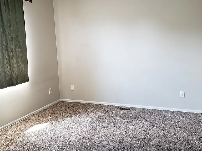 922 E 24th Street Ln — Photo 10