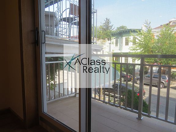 2nd image of 3181 45th St #2