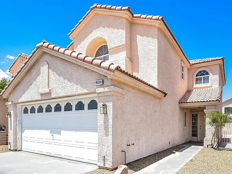 9156 Indian Breeze Dr — Photo 4