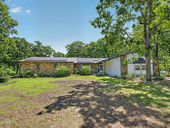 3rd image of 117 Rocky Ln