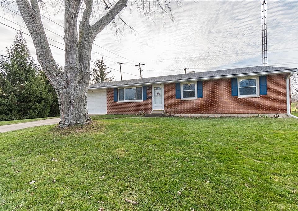 1st image of 627 Fern Ave