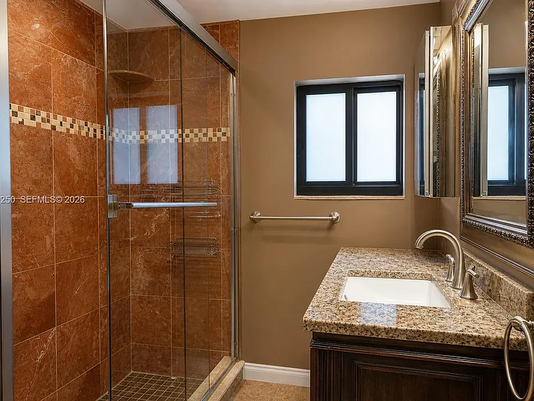 3208 Beacon St — Photo 9