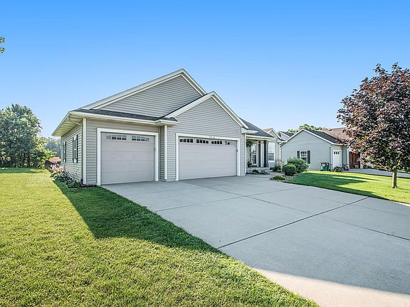 3rd image of 7414 Alycia Dr