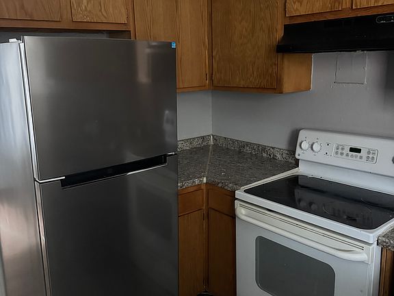 3rd image of 721 W 42nd St #A