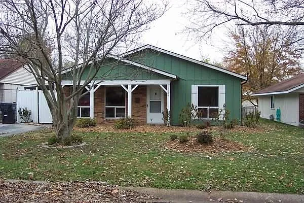 1425 Peace Dr photo 1
