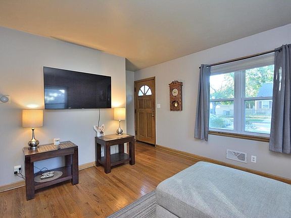 3rd image of 5010 W Euclid AVENUE