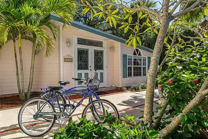 9480 Frangipani Dr — Photo 1