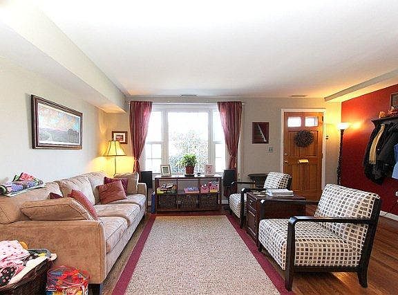 3rd image of 3816 King St