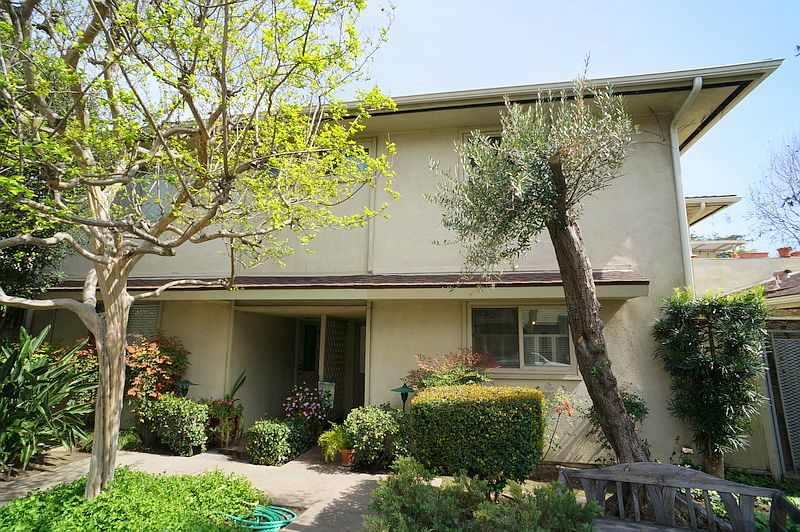 1st image of 1025 W Huntington Dr Unit L
