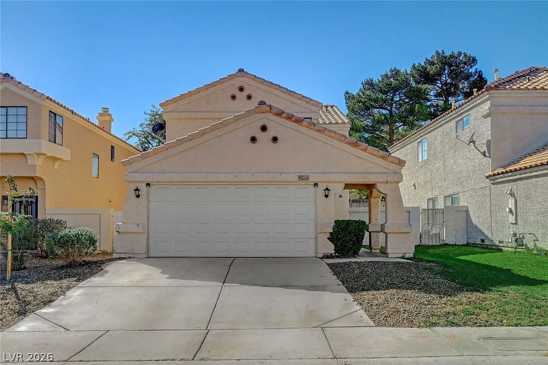 3 bed, 2.5 bath, 1629 sqft, $2,050 — Photo 1