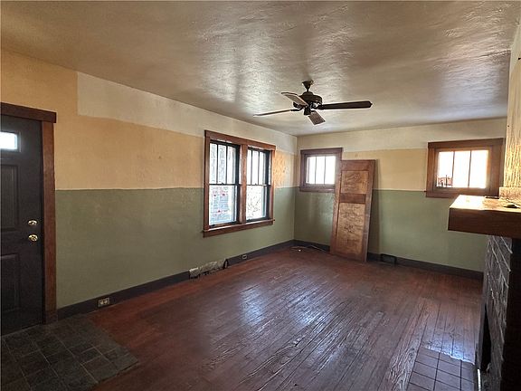 4th image of 3733 Superior St