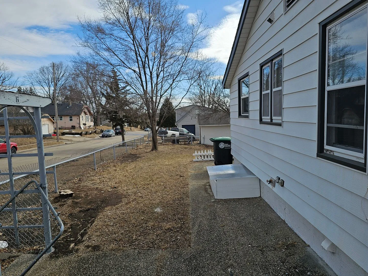 4501 browne st 5 brm 1 bath home. — Photo 3