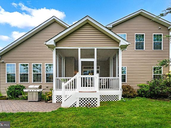 3rd image of 12 Lakeview Dr