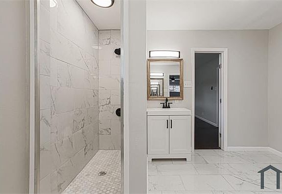 3rd image of 412 Hillje St