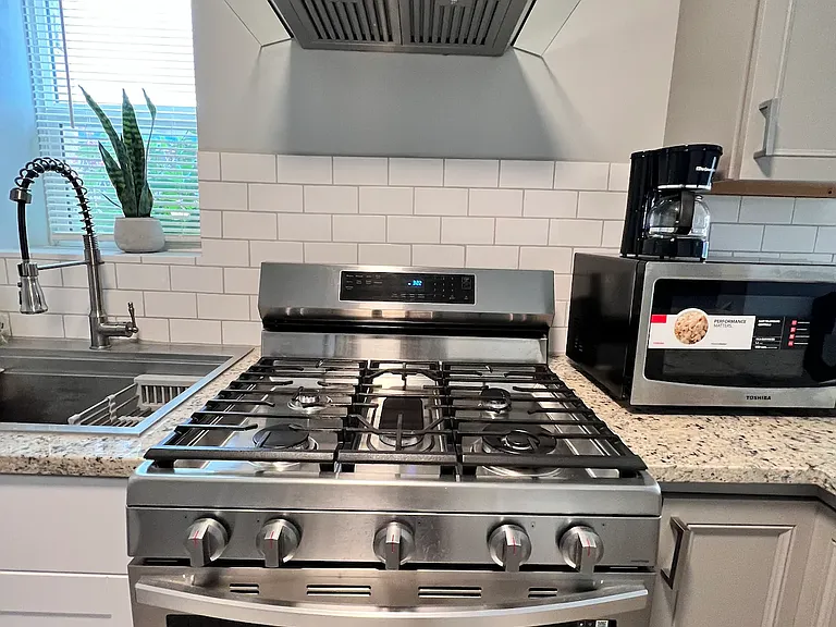 Full Kitchen