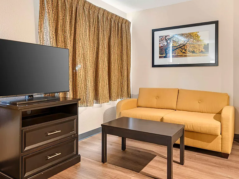 1 Bedroom Suite - 2 Queen Beds