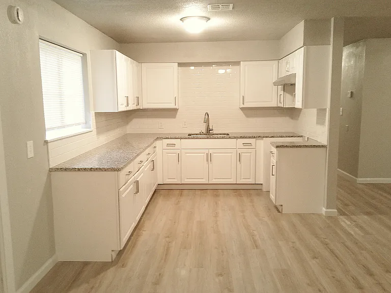 7106 Sears Ter — Photo 4