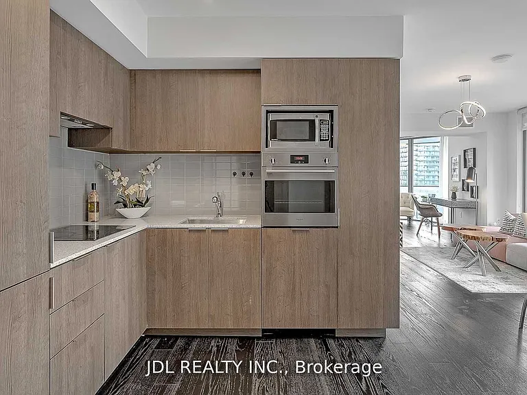11 Wellesley St W #2105 — Photo 6