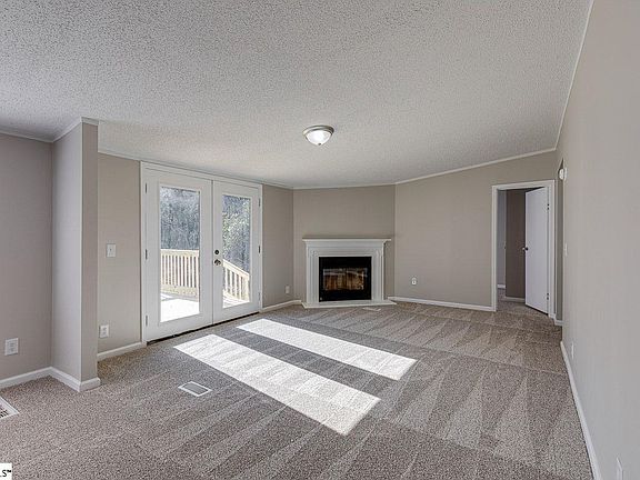 3rd image of 132 Kenwood Dr