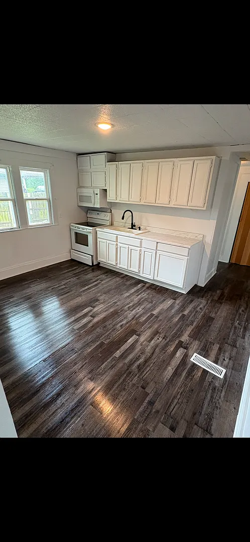 Newly Updated Home w/ Modern Floors + Spacious Layout Must See! — Photo 3