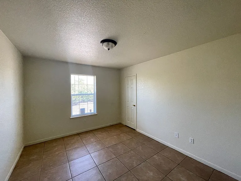 2609 Vernice Loop — Photo 12