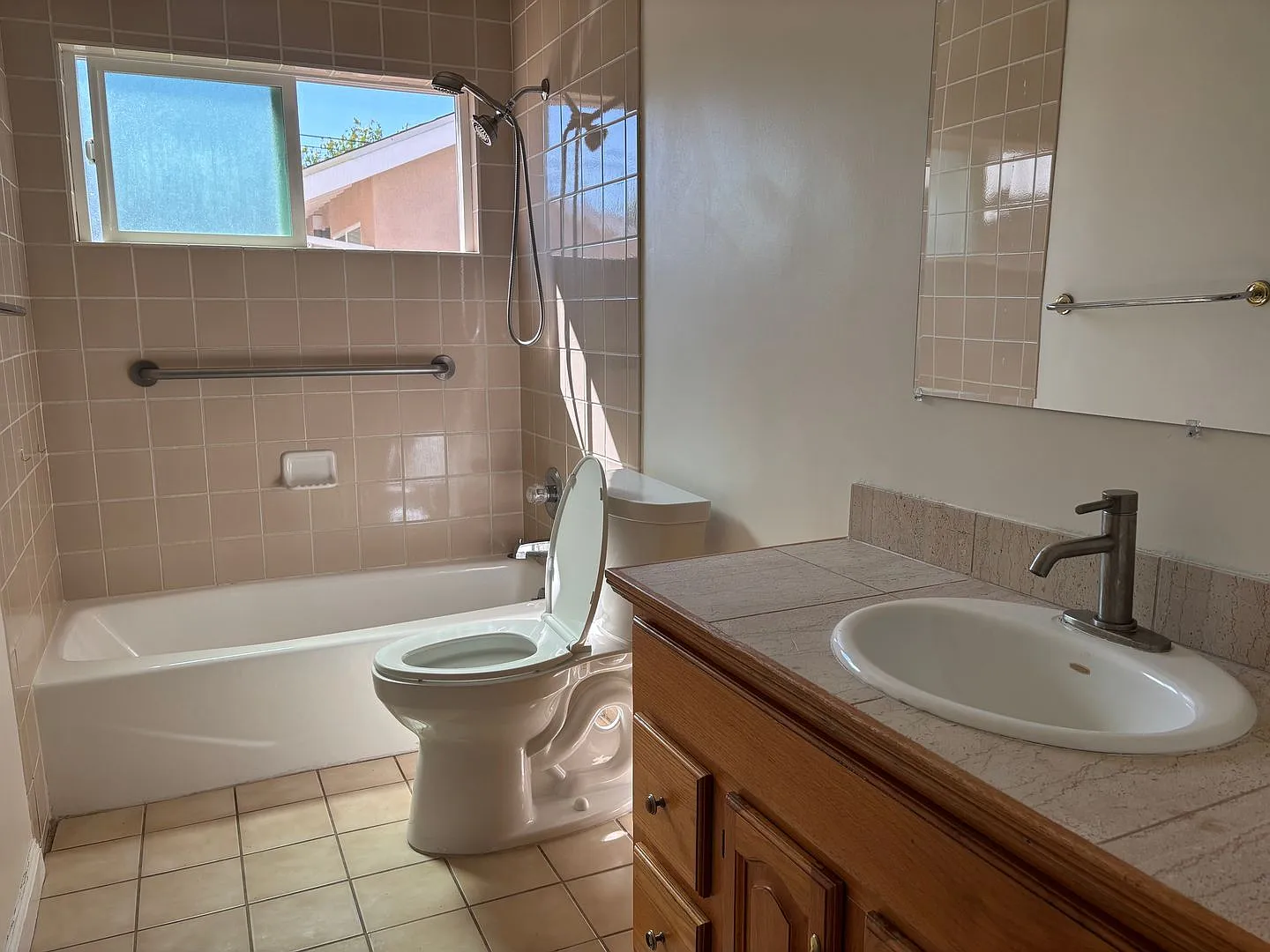 Newly Remodeled 4-BedroomHome in Northridge Move-In Ready September 1 — Photo 4