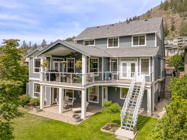 2423 Paramount Dr, West Kelowna, BC V4T 3K4