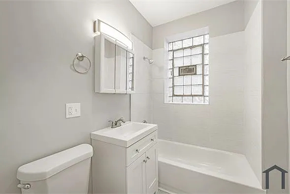 3 bed, 975 sqft, $1,700 — Photo 2
