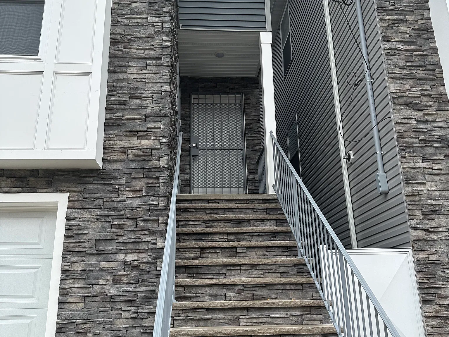 3 bed, $2,750 — Photo 2