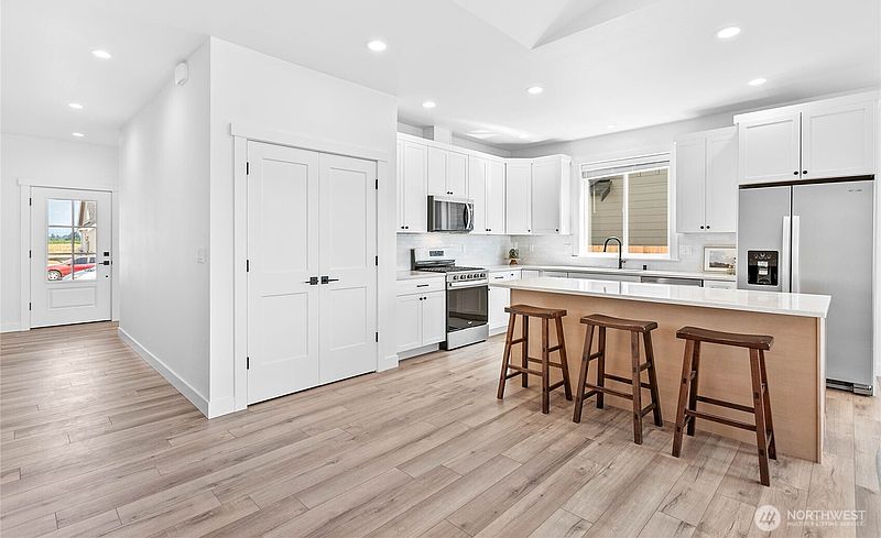 5th image of 317 W 3rd Street