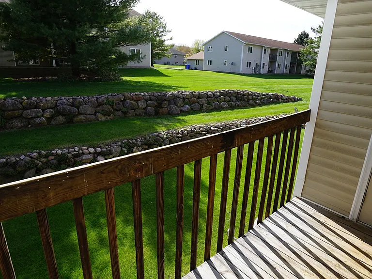 106 Joyce Dr — Photo 8