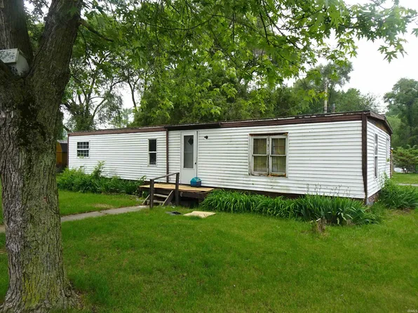 401 W Giles Ct, Knox, IN 46534