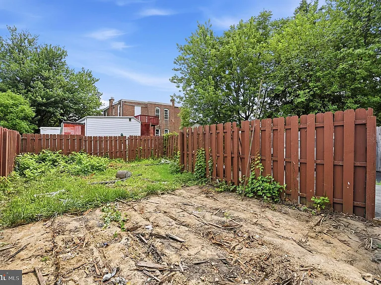 105 Jackson Ave — Photo 15