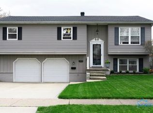 3350 Hazelton Dr, Oregon, OH