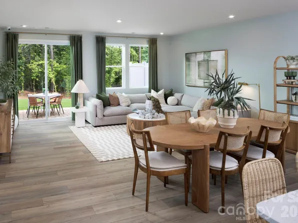 1231 Vibrant Rd, Charlotte, NC 28215