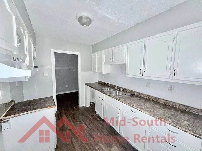 1270 Chickamauga Ave — Photo 6