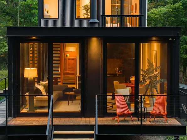 283 Willow Glen Road, Red Hook, NY 12571