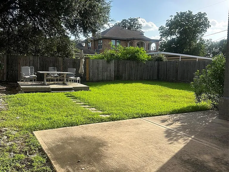 2108 Berry St — Photo 3