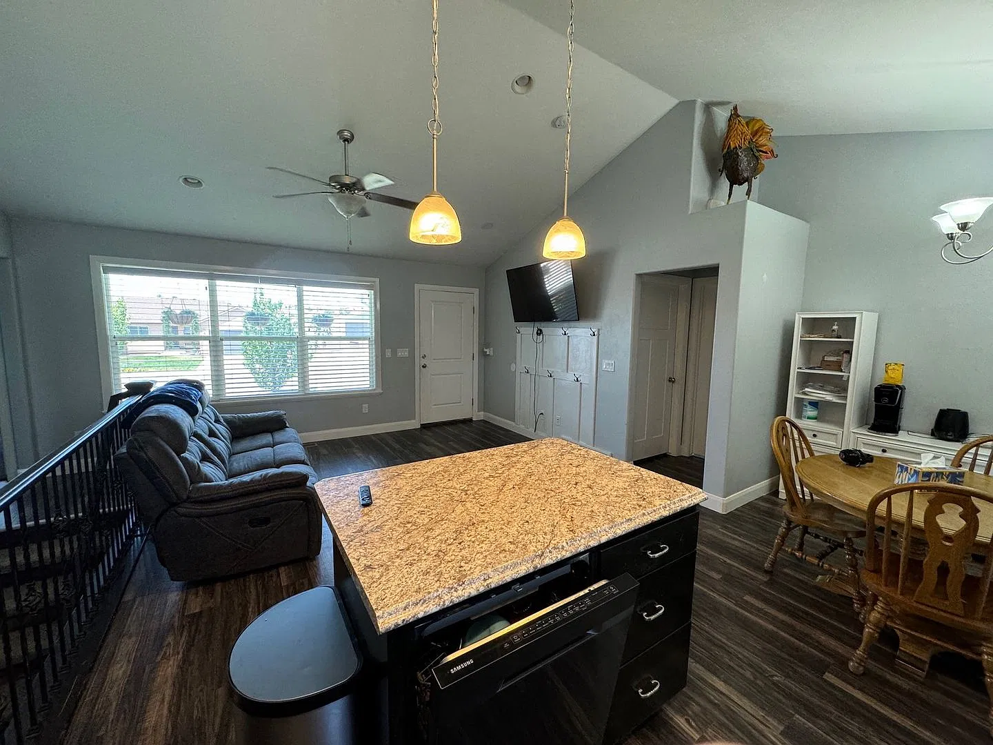 5 bed/3 bath single family home in The Ridge Subdivision — Photo 4