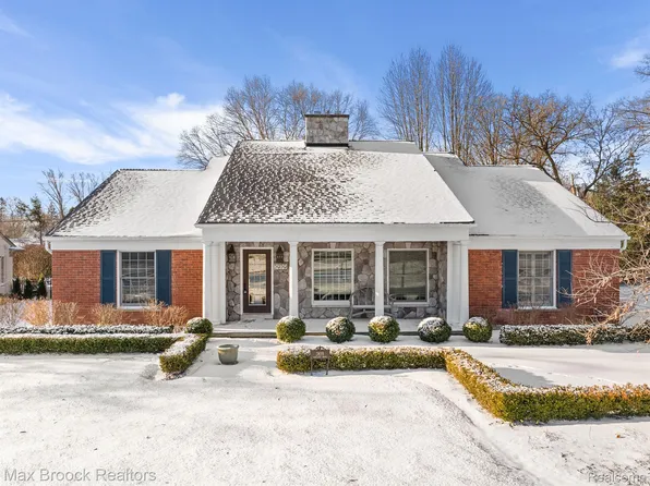 3939 Oakland Dr, Bloomfield Hills, MI 48301